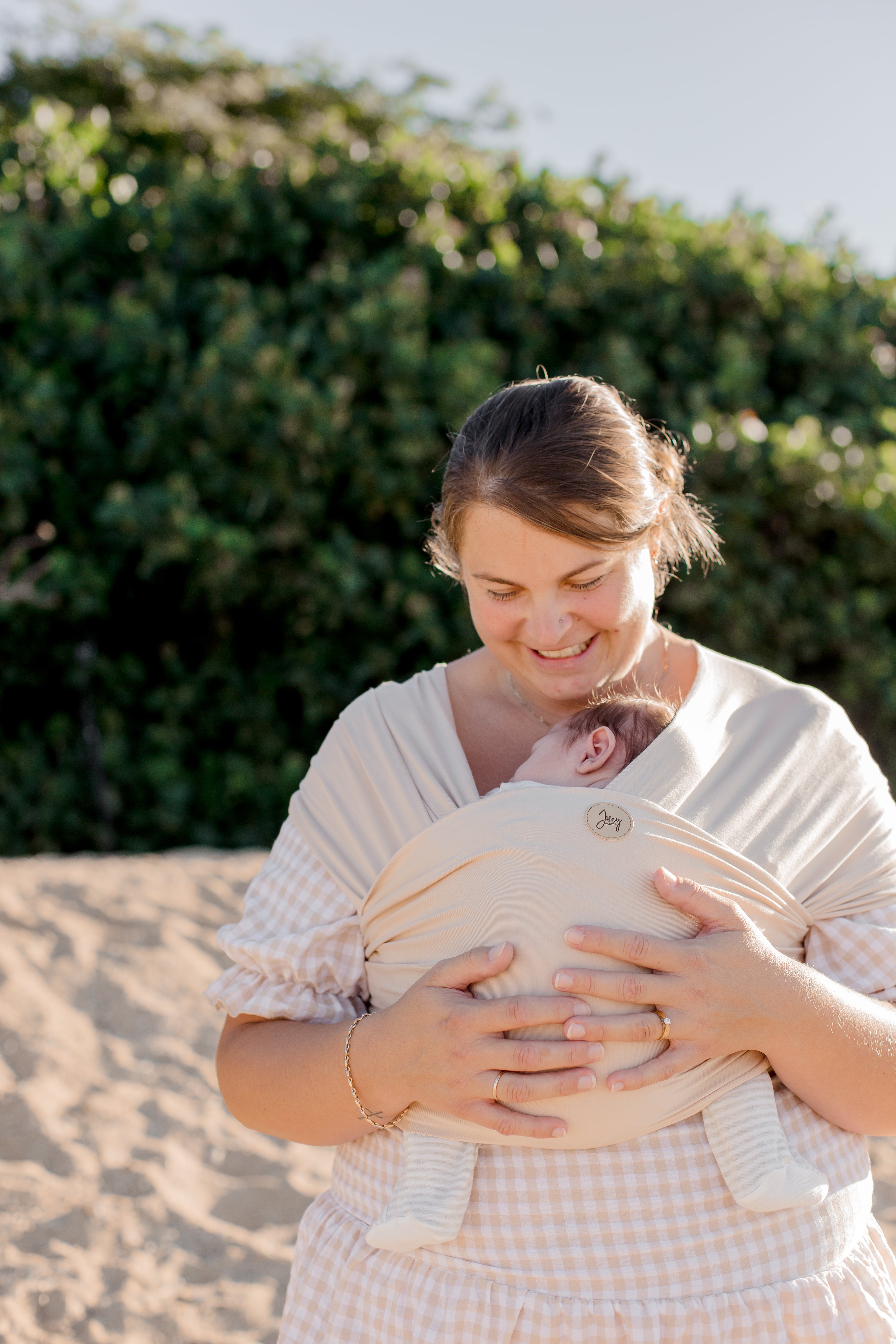 baby wrap carrier, baby carrier, australian baby carrier, australian baby wrap carrier, stretchy baby wrap carrier, baby carrier australia